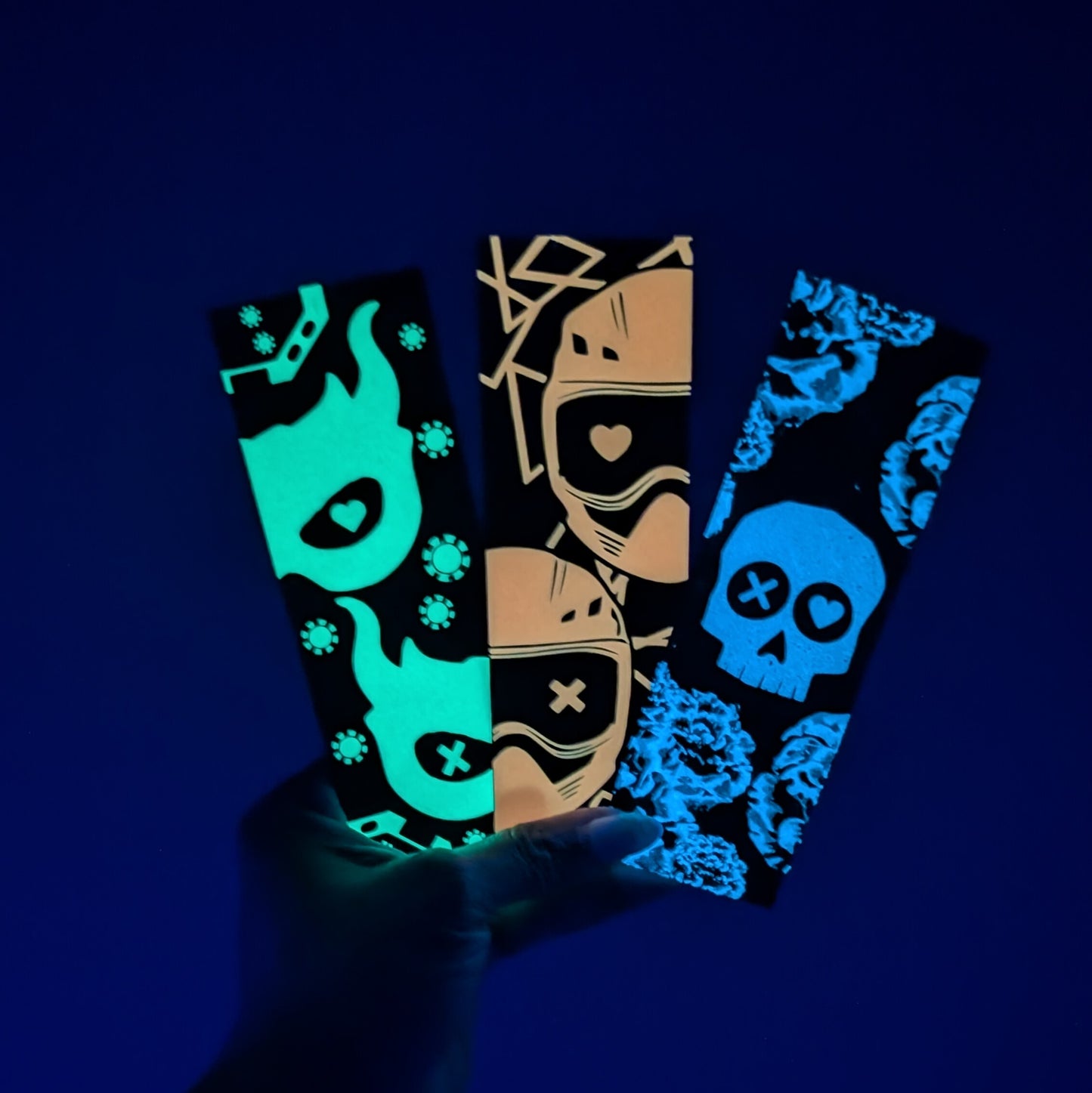 Skull glow in the dark bookmark