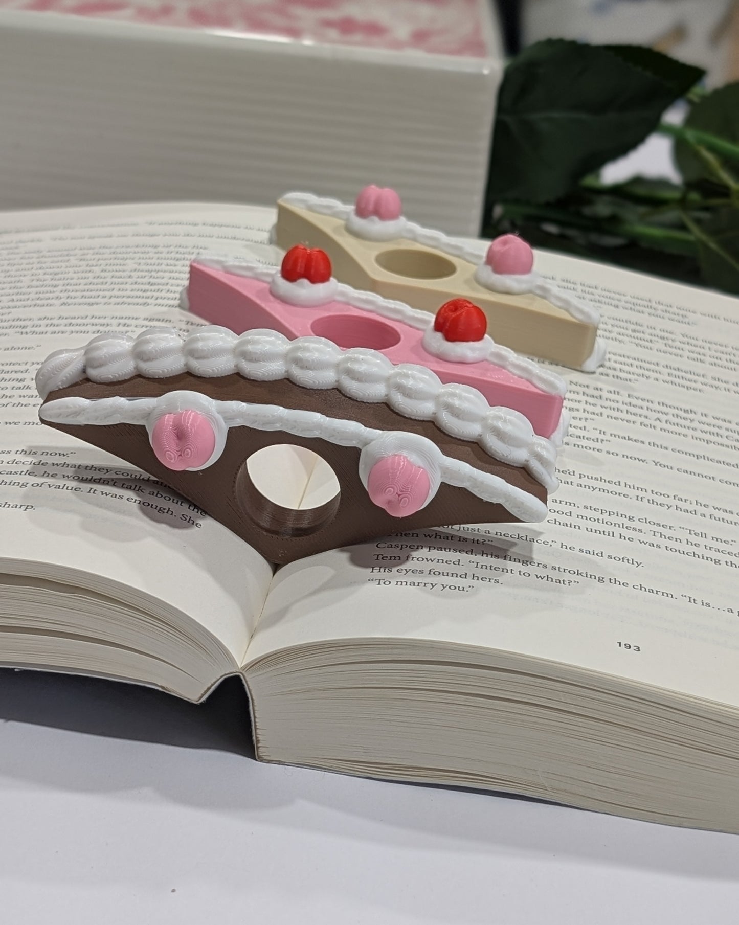 Cake Page Holder