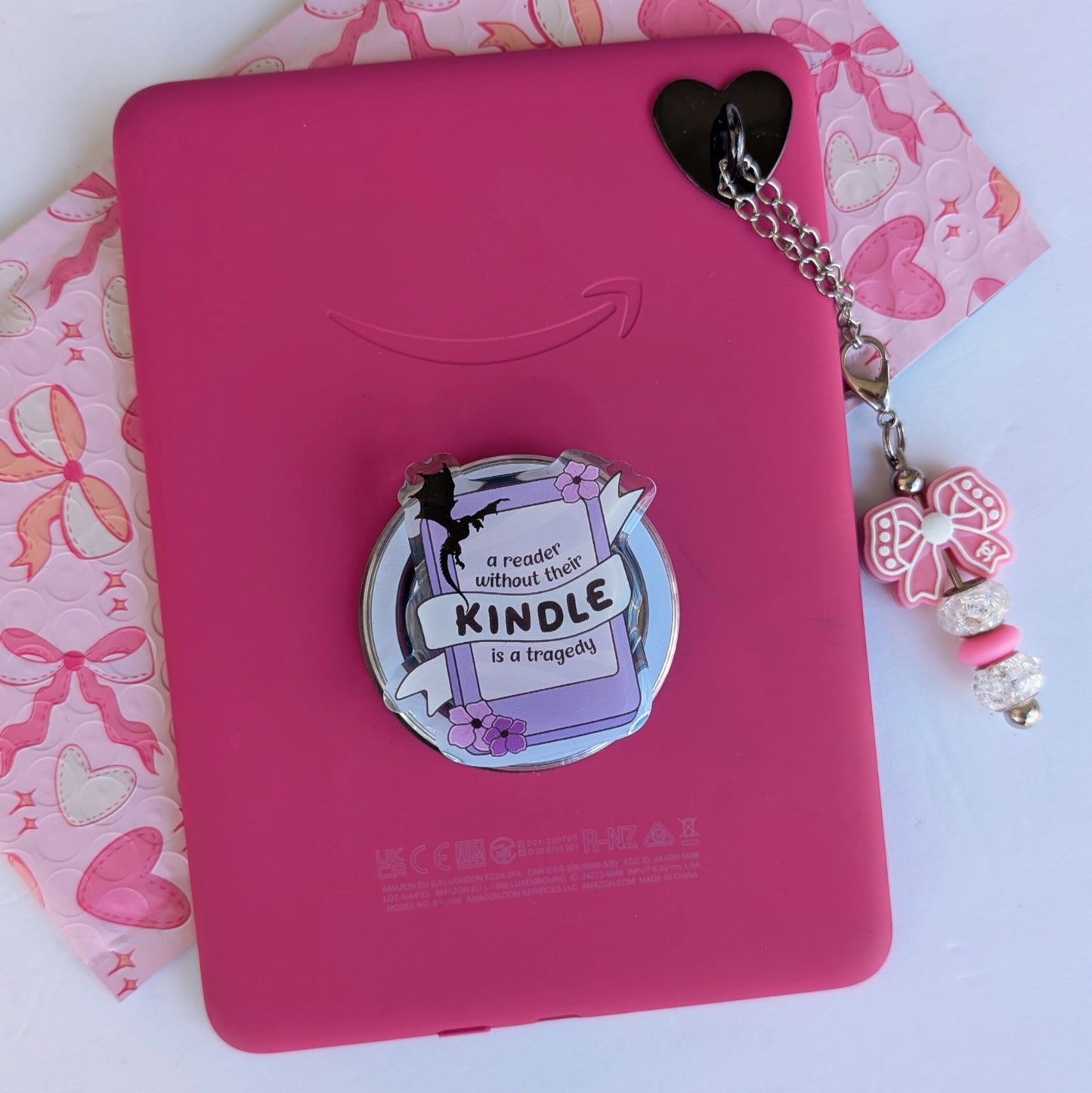 A Reader Without Kindle - Magsafe Kindle Grip